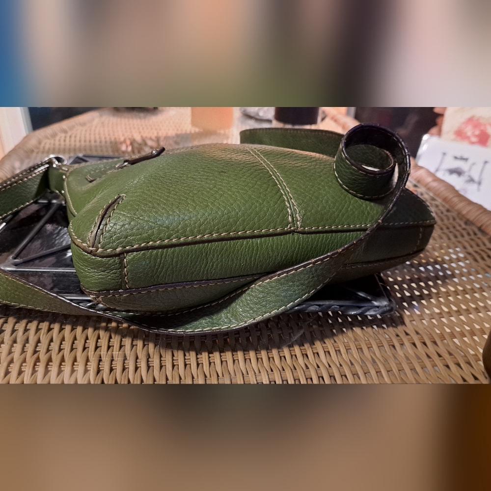 Green Leather Fossil Crossbody Bag. Like New Condition. CLOSING SALE! - Picture 7 of 11
